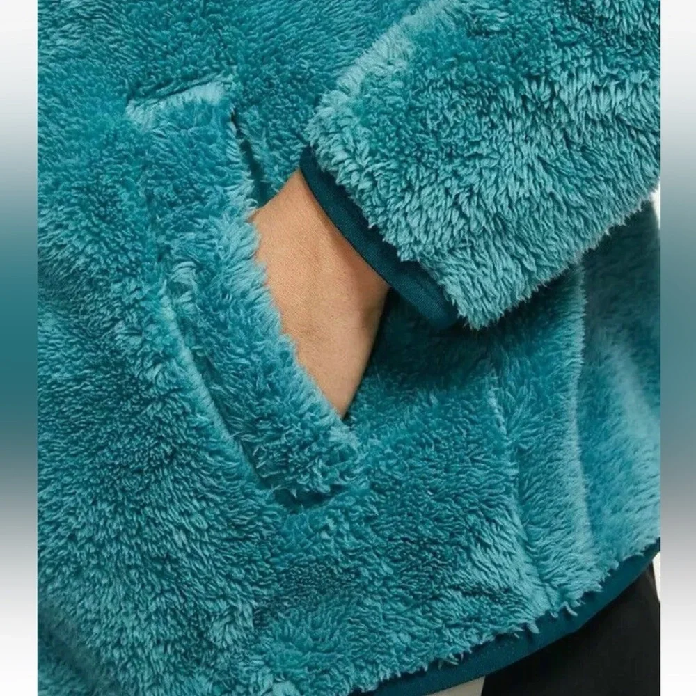 Nike WOMEN'S Sportswear Windrunner SHERPA Turquoise Teal SIZE M